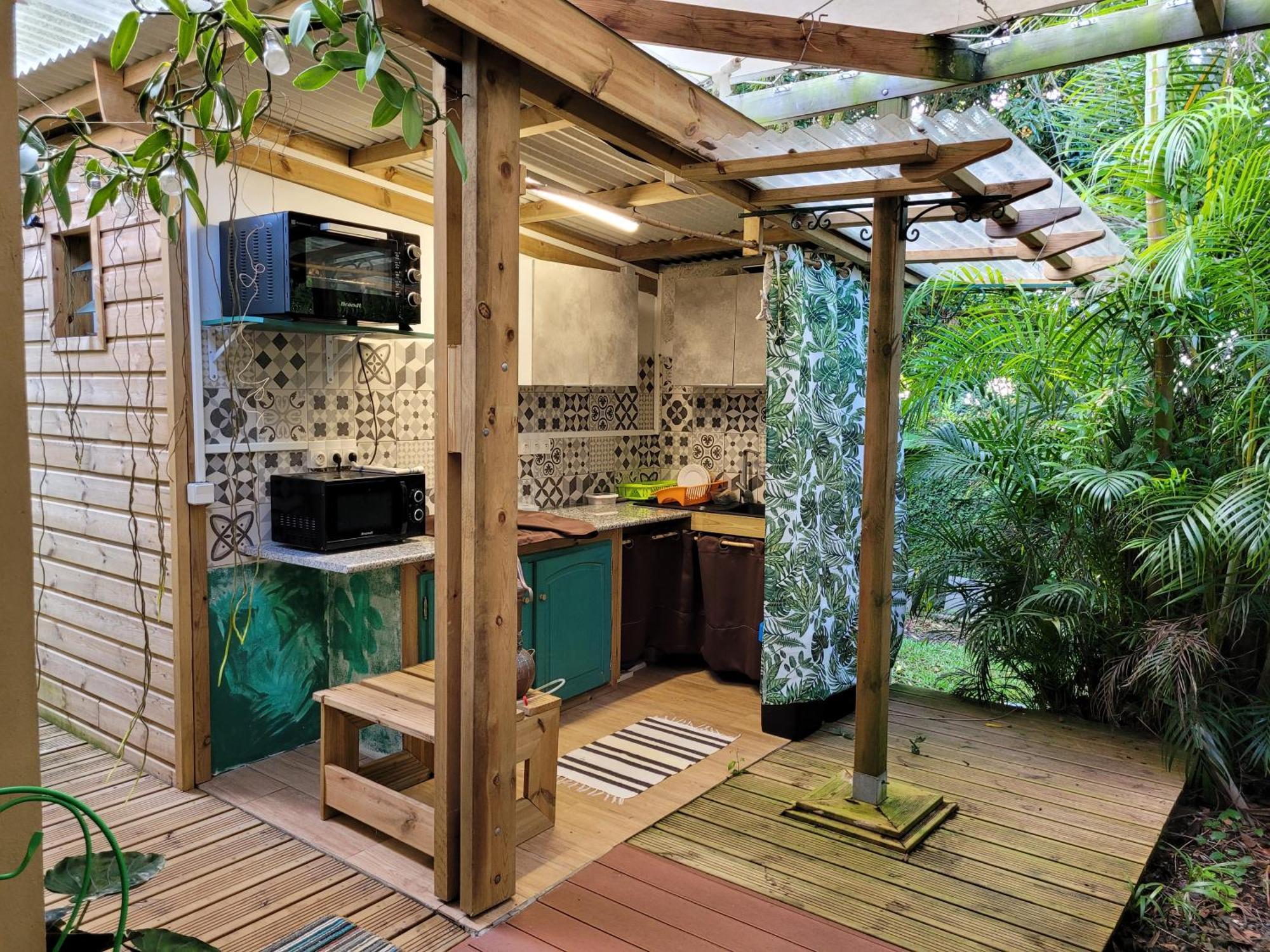 Poivre Et Citronnelle Bed & Breakfast Saint-Andre Exterior photo